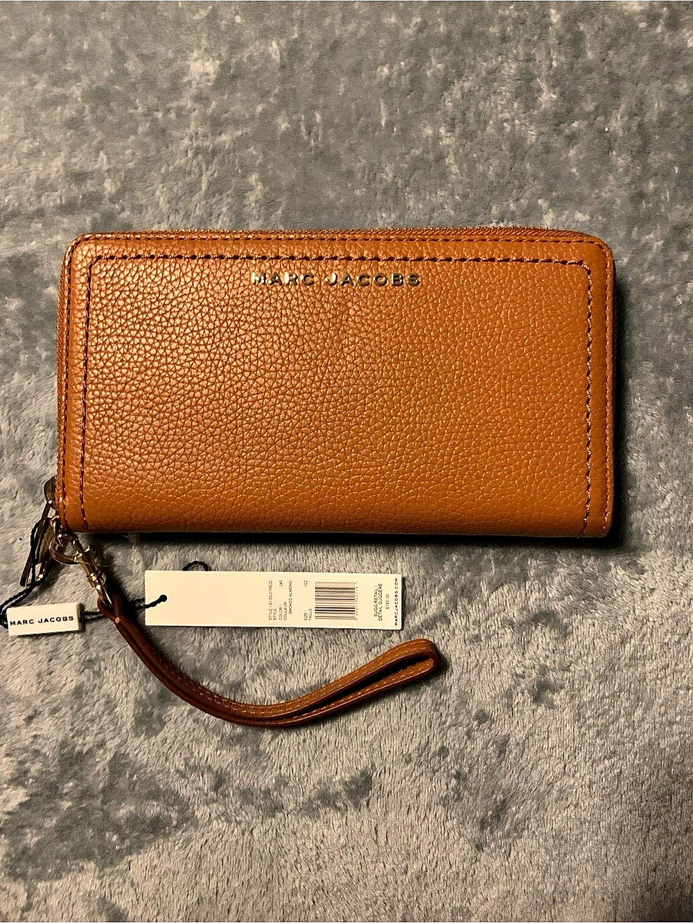 Marc Jacobs The Softshot 21 Wallet Leather Zip Wristlet Wallet in Brown NWT